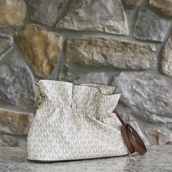 Michael Kors Large Logo Vanilla Crossbody - Picture 3 of 10